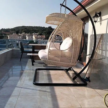 Hotel Mit Blick Auf Und Berge In Izmir